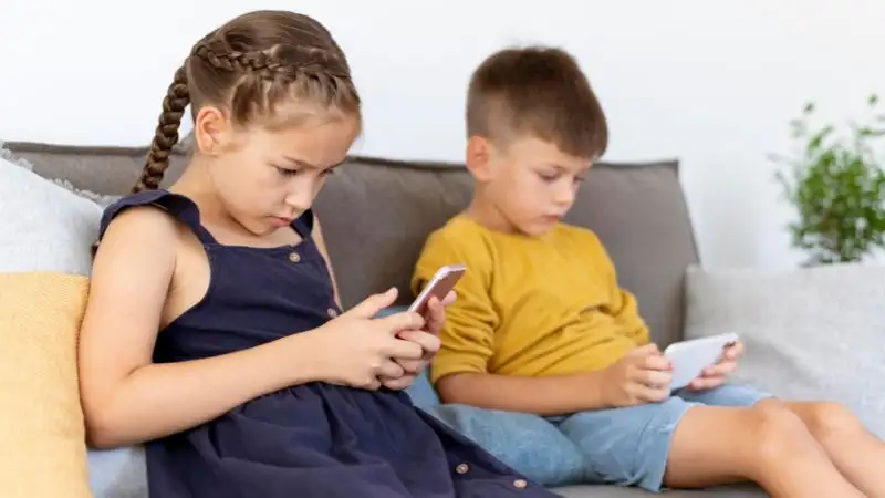 5 Cách cai nghiện điện thoại cho trẻ mà không gây tranh cãi