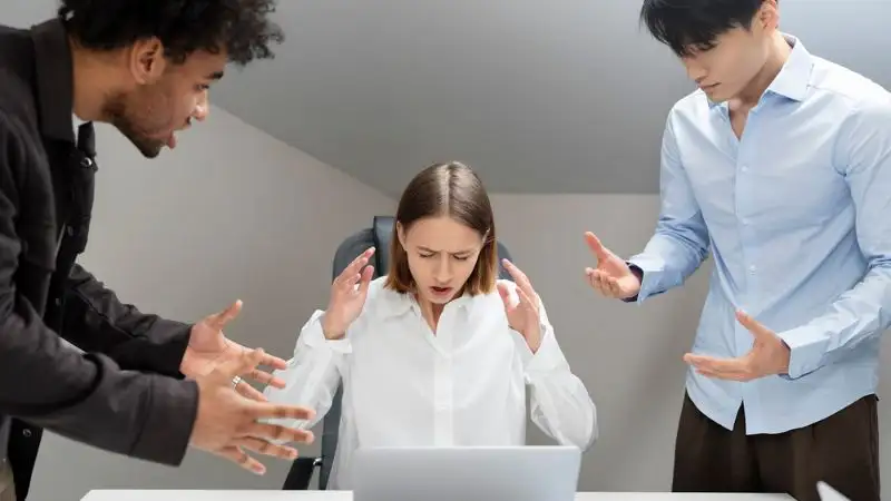 Làm thế nào để đối phó với môi trường làm việc độc hại
