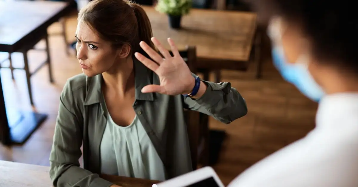 Đối phó với người hay phàn nàn? 6 cách để xoay chuyển tình thế