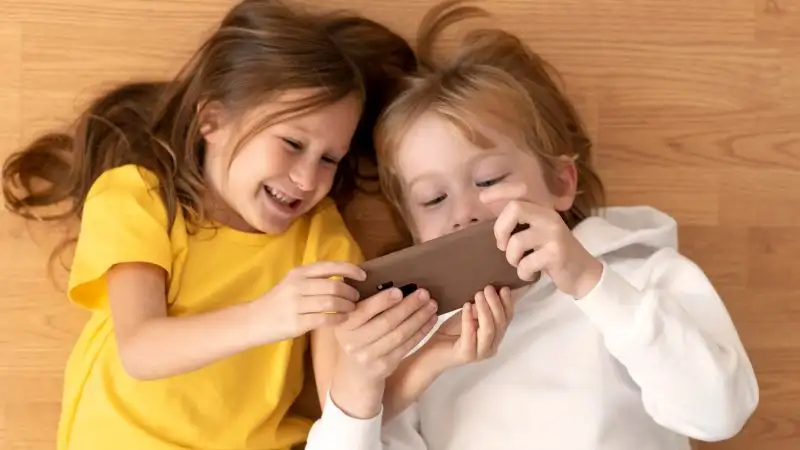 Làm thế nào để bảo vệ con bạn khỏi sự tiêu cực trên mạng xã hội