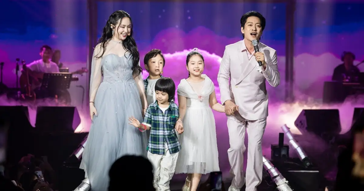 Tuấn Hưng hát cùng vợ và 3 con, Tự Long tấu hài “lấn át” đàn em